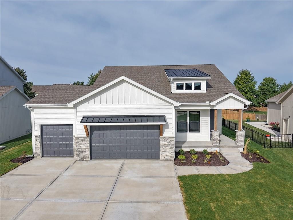 1608 SW Arbor Park Drive, Lee's Summit, MO 64082