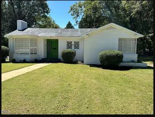 203 W Rockspring Street, Henderson, NC 27536