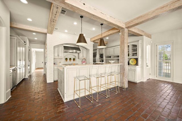 19011 E Pinnacle Cir, Baton Rouge, LA 70810