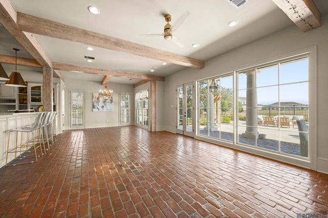 19011 E Pinnacle Cir, Baton Rouge, LA 70810