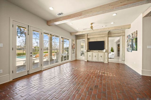 19011 E Pinnacle Cir, Baton Rouge, LA 70810