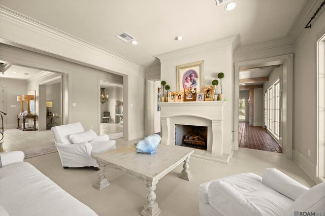 19011 E Pinnacle Cir, Baton Rouge, LA 70810