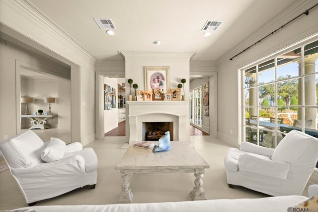 19011 E Pinnacle Cir, Baton Rouge, LA 70810