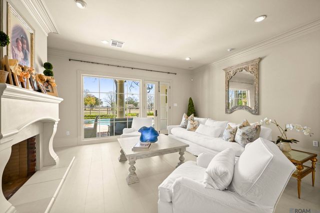 19011 E Pinnacle Cir, Baton Rouge, LA 70810