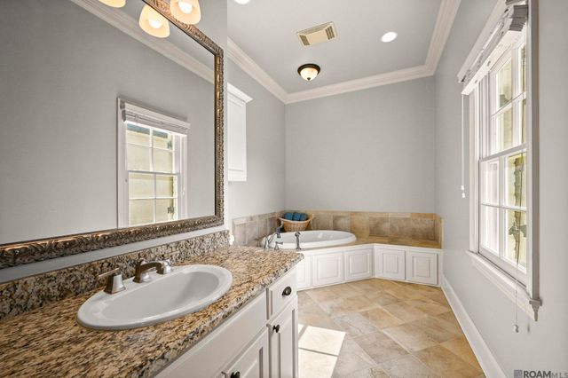 19011 E Pinnacle Cir, Baton Rouge, LA 70810