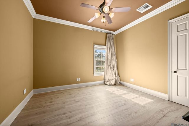 19011 E Pinnacle Cir, Baton Rouge, LA 70810