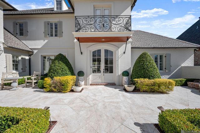 19011 E Pinnacle Cir, Baton Rouge, LA 70810