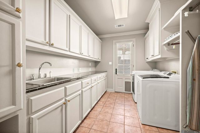 19011 E Pinnacle Cir, Baton Rouge, LA 70810