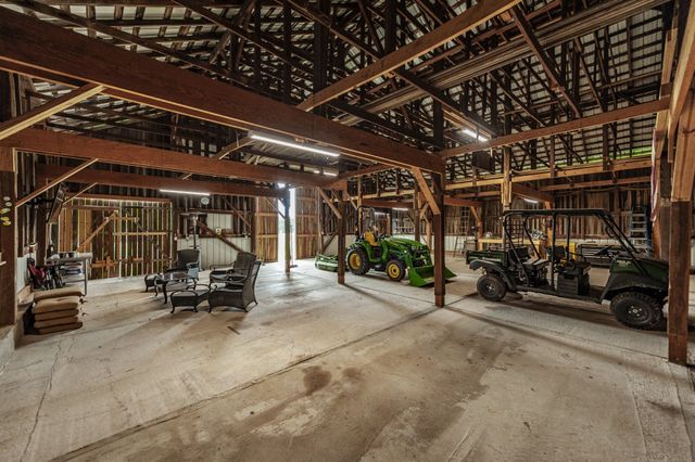 1113 E Robertson Rd, Castalian Springs, TN 37031