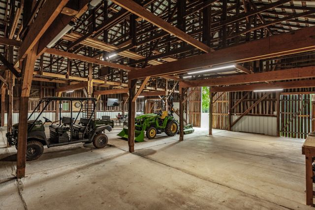 1113 E Robertson Rd, Castalian Springs, TN 37031