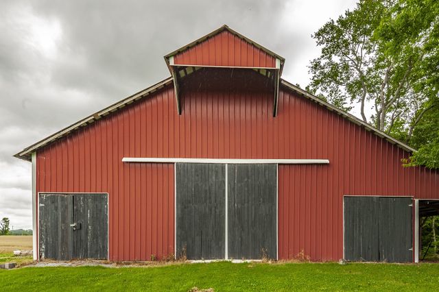 1113 E Robertson Rd, Castalian Springs, TN 37031