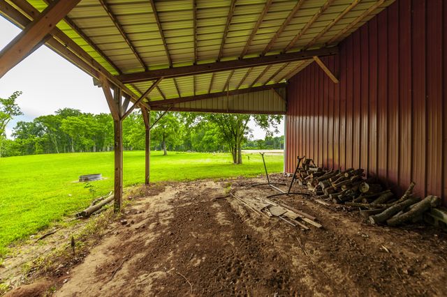 1113 E Robertson Rd, Castalian Springs, TN 37031