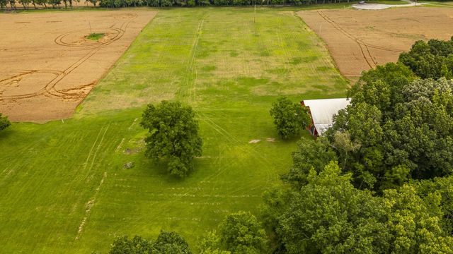 1113 E Robertson Rd, Castalian Springs, TN 37031