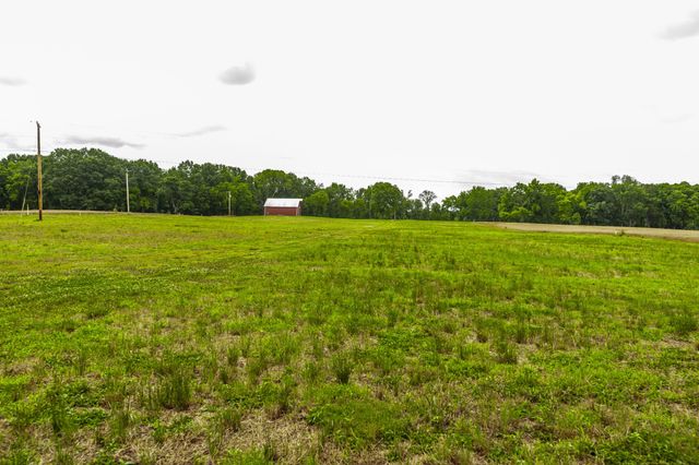 1113 E Robertson Rd, Castalian Springs, TN 37031