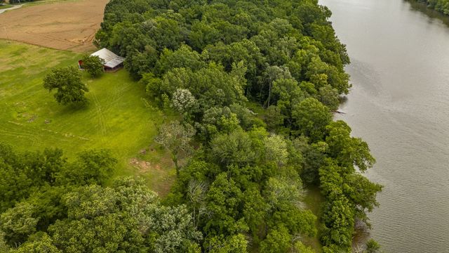 1113 E Robertson Rd, Castalian Springs, TN 37031