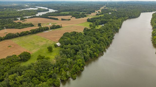 1113 E Robertson Rd, Castalian Springs, TN 37031