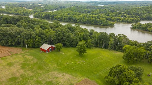 1113 E Robertson Rd, Castalian Springs, TN 37031