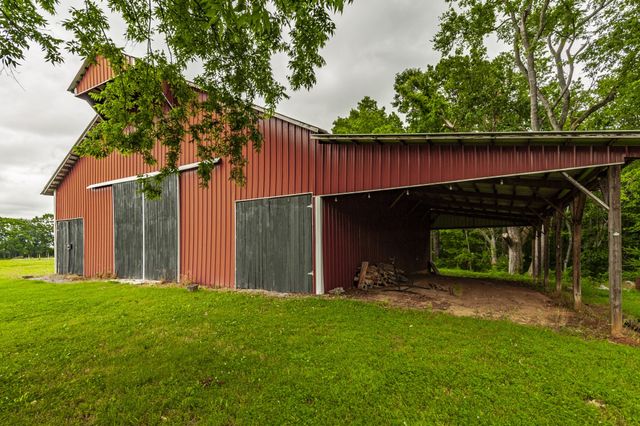 1113 E Robertson Rd, Castalian Springs, TN 37031