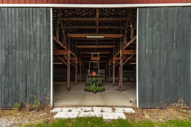 1113 E Robertson Rd, Castalian Springs, TN 37031