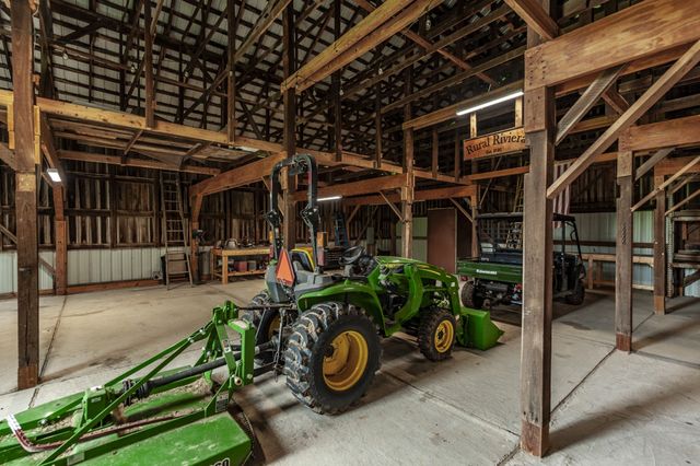 1113 E Robertson Rd, Castalian Springs, TN 37031