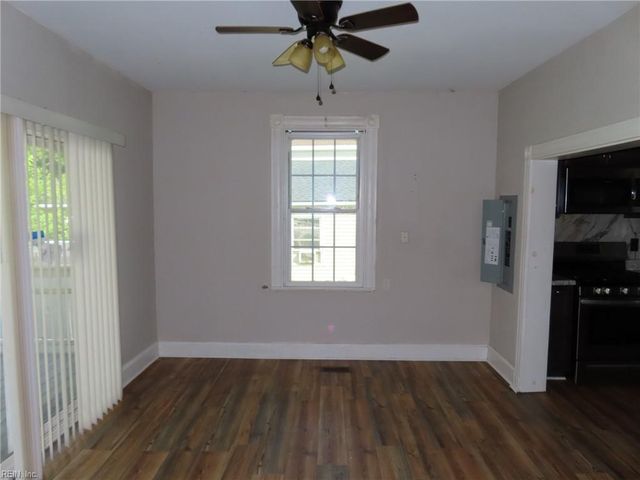 26 Downes ST, Hampton, VA 23663