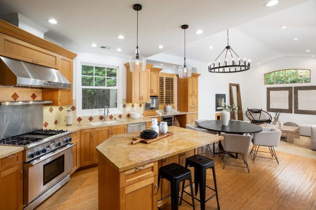 2121 Creeden Way, Mountain View, CA 94040