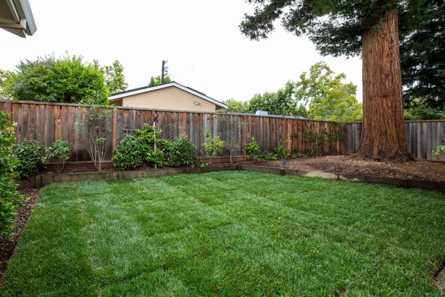 2121 Creeden Way, Mountain View, CA 94040