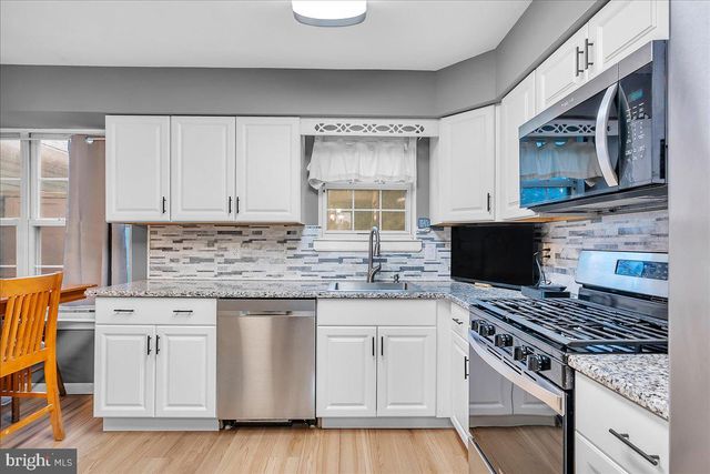 24 COUNTY AVE, Maple Shade, NJ 08052