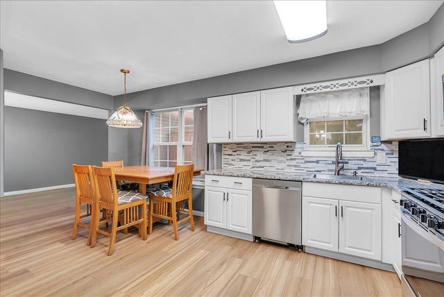 24 COUNTY AVE, Maple Shade, NJ 08052
