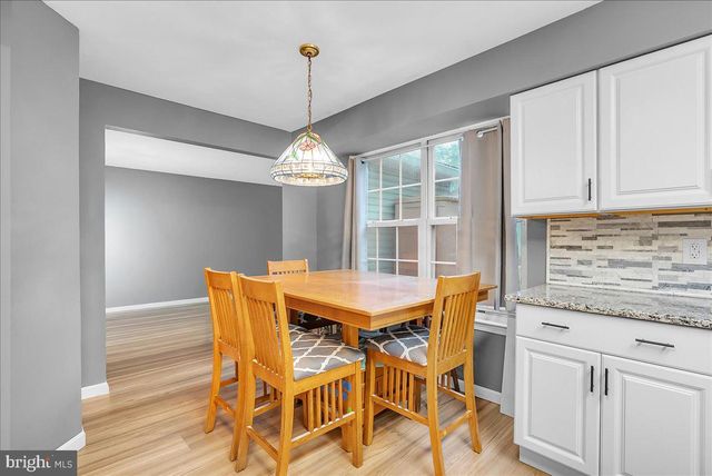 24 COUNTY AVE, Maple Shade, NJ 08052