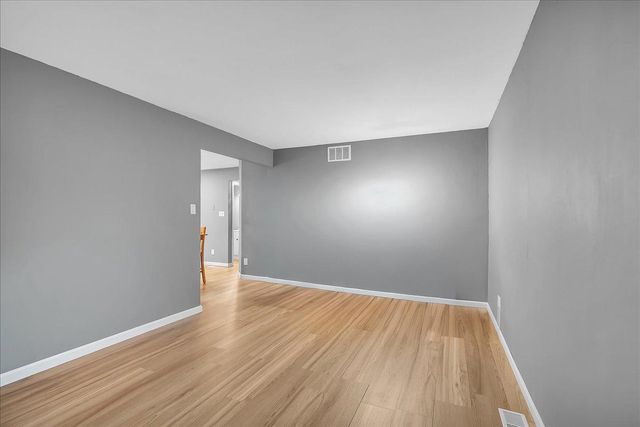 24 COUNTY AVE, Maple Shade, NJ 08052