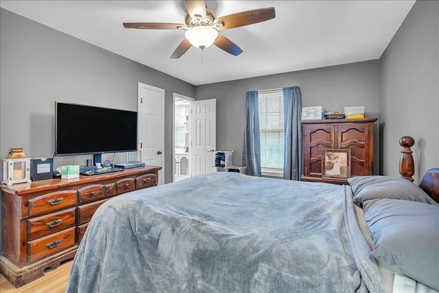 24 COUNTY AVE, Maple Shade, NJ 08052