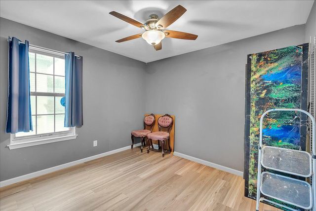 24 COUNTY AVE, Maple Shade, NJ 08052