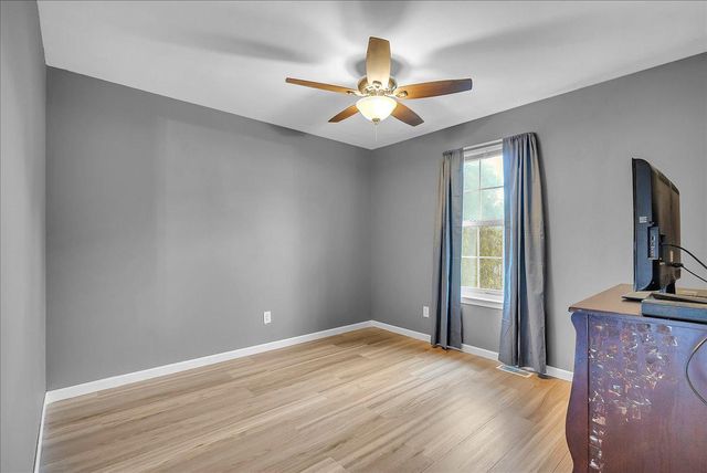 24 COUNTY AVE, Maple Shade, NJ 08052
