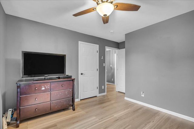 24 COUNTY AVE, Maple Shade, NJ 08052