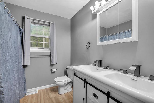 24 COUNTY AVE, Maple Shade, NJ 08052
