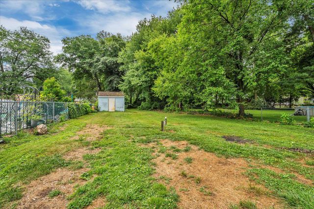 24 COUNTY AVE, Maple Shade, NJ 08052