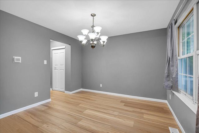 24 COUNTY AVE, Maple Shade, NJ 08052