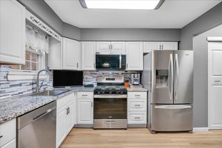 24 COUNTY AVE, Maple Shade, NJ 08052