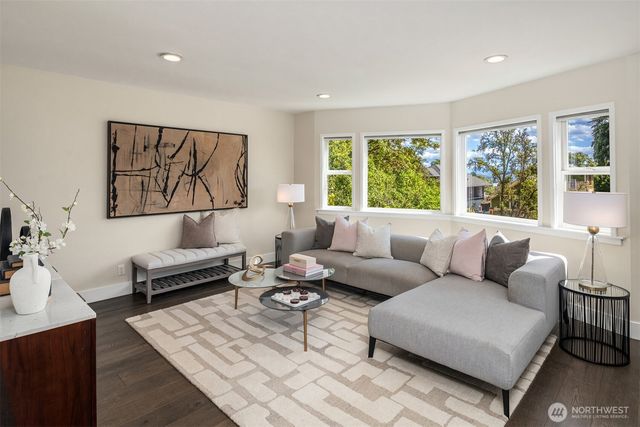 209 32nd Avenue, Seattle, WA 98122