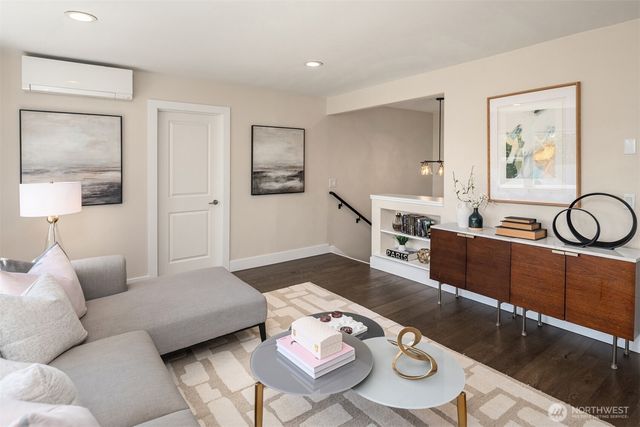 209 32nd Avenue, Seattle, WA 98122