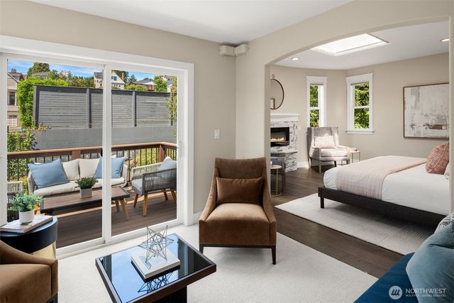 209 32nd Avenue, Seattle, WA 98122