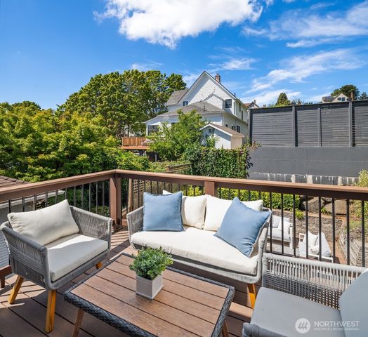 209 32nd Avenue, Seattle, WA 98122