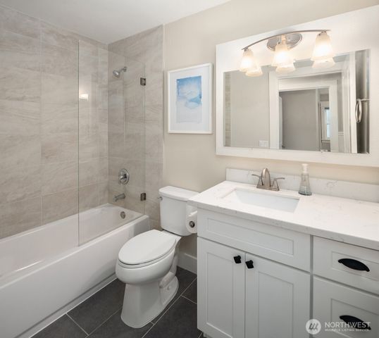 209 32nd Avenue, Seattle, WA 98122