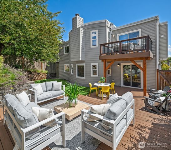 209 32nd Avenue, Seattle, WA 98122