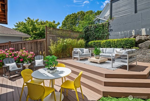 209 32nd Avenue, Seattle, WA 98122