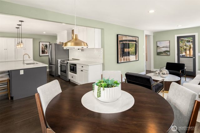 209 32nd Avenue, Seattle, WA 98122