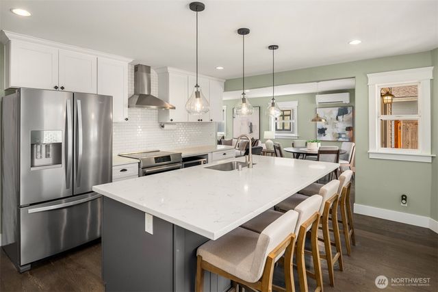 209 32nd Avenue, Seattle, WA 98122