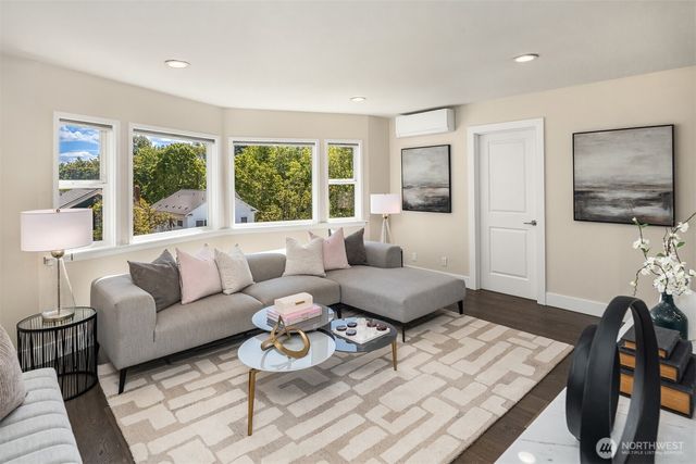209 32nd Avenue, Seattle, WA 98122