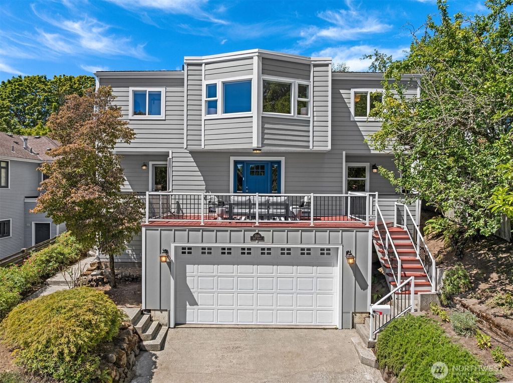 209 32nd Avenue, Seattle, WA 98122
